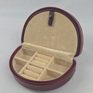 Vintage Wolf Designs Genuine Leather Jewlery Travel Case Necklace Rings Storage